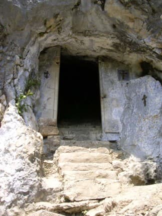 Вход грот Симона Зилота